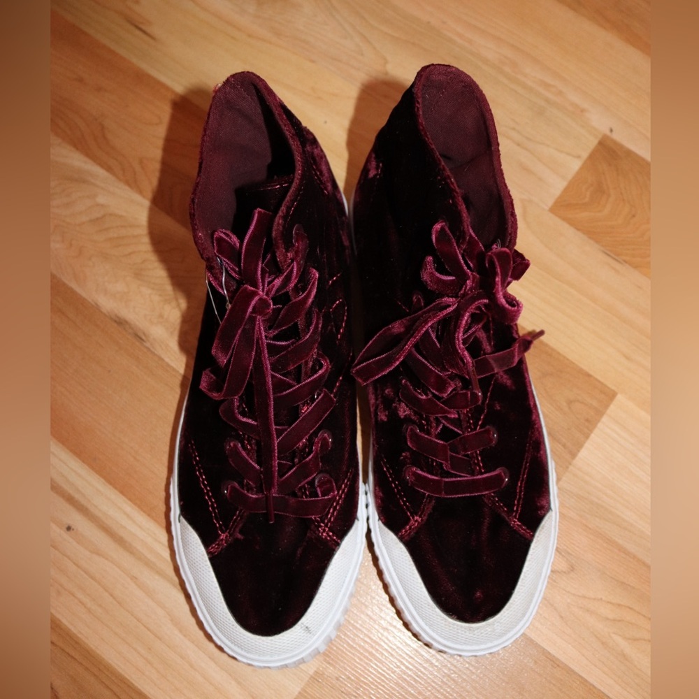 Tretorn | Velvet High Tops Size 6.5